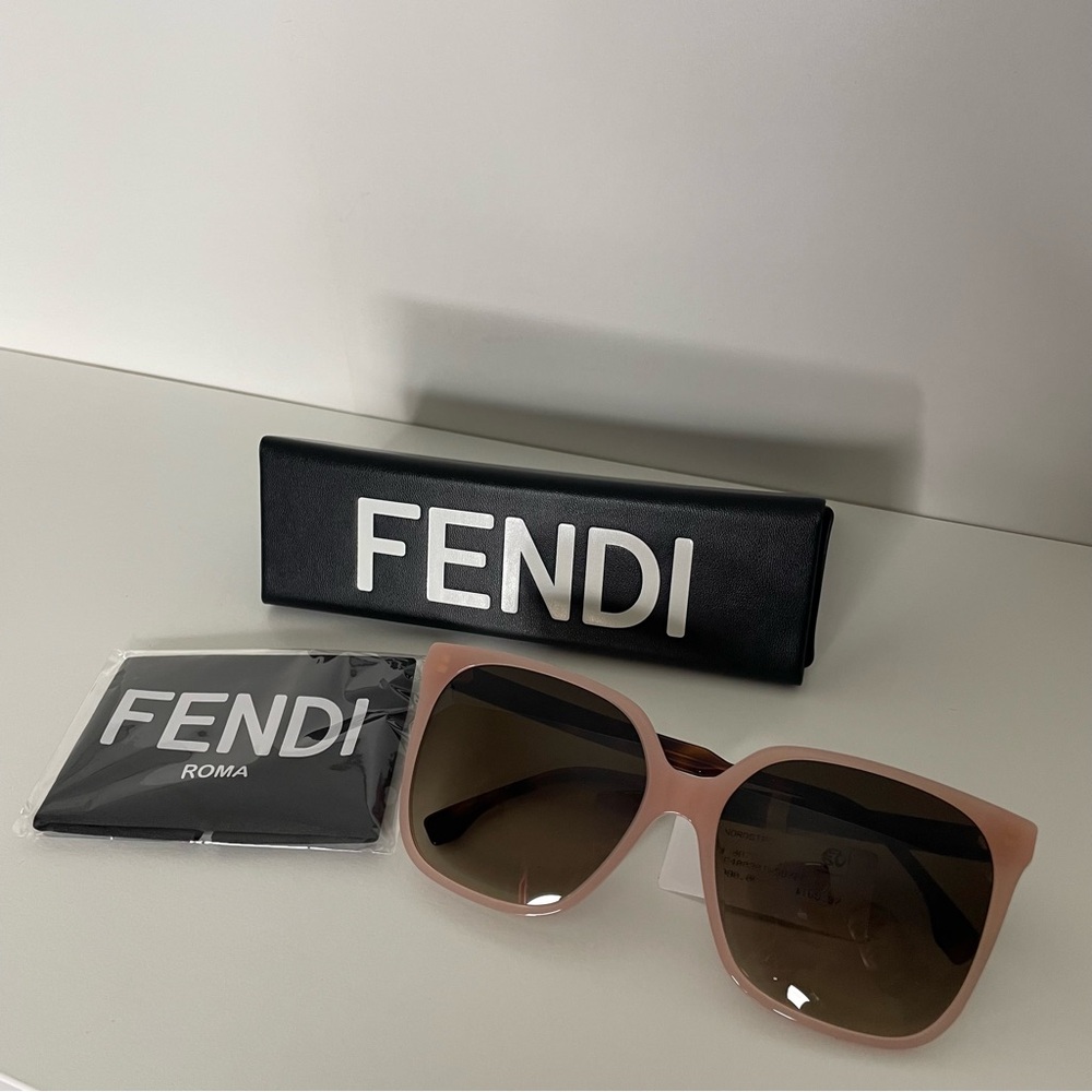 Fendi Sunglasses - Picture 7 of 8